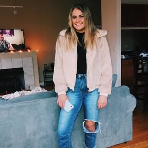 Meet your Posher, Chloe